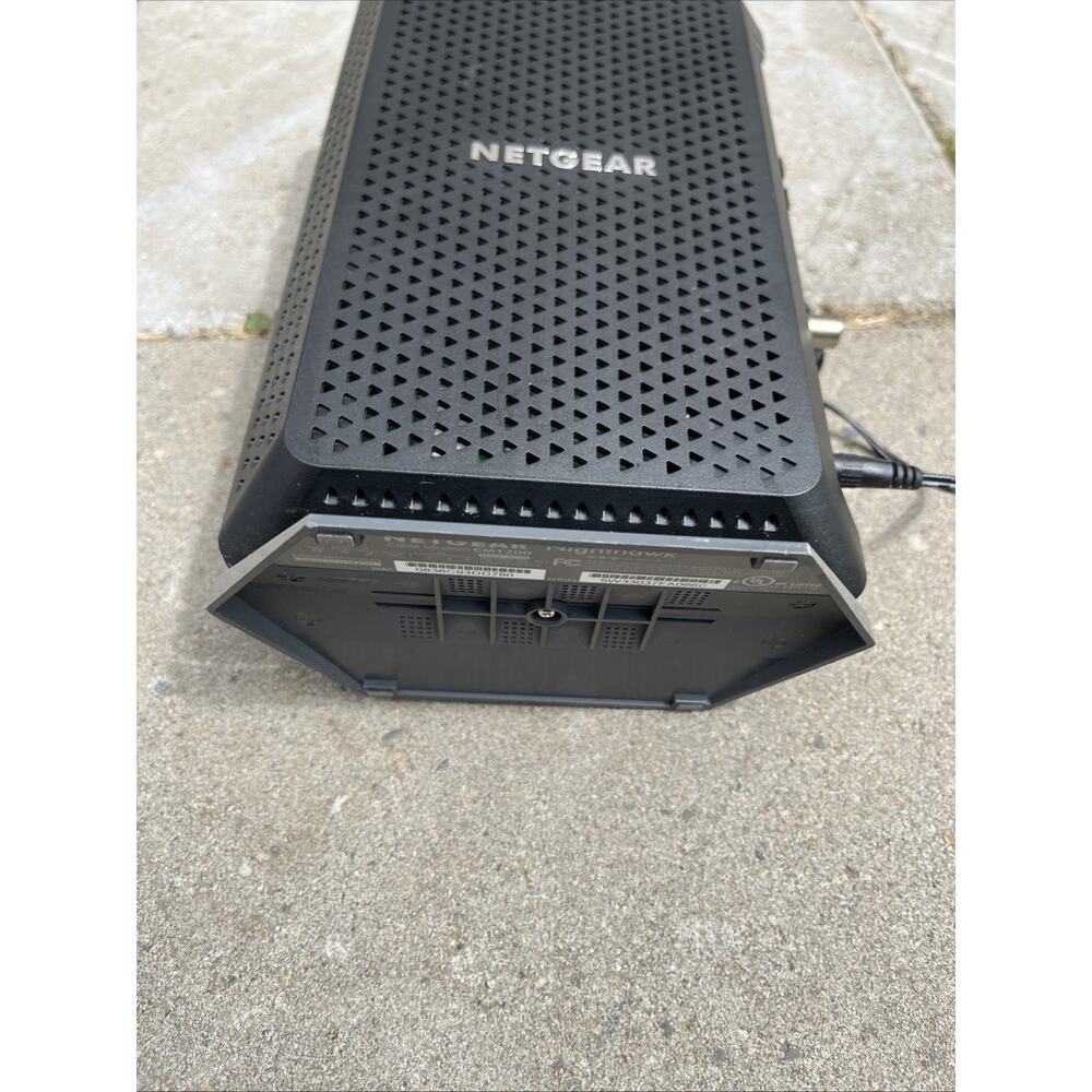 NETGEAR Nighthawk CM1200-100NAS DOCSIS 3.1 Cable Modem - Picture 6 of 10